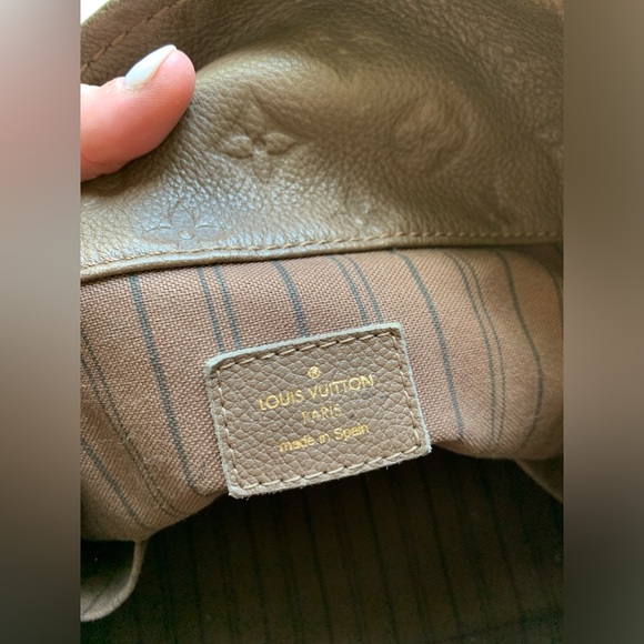 Louis Vuitton Artsy MM Monogram Empreinte Bag - Picture 7 of 16